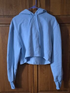 Allure Luxe Women's Medium Light Blue Cropped Hoodie